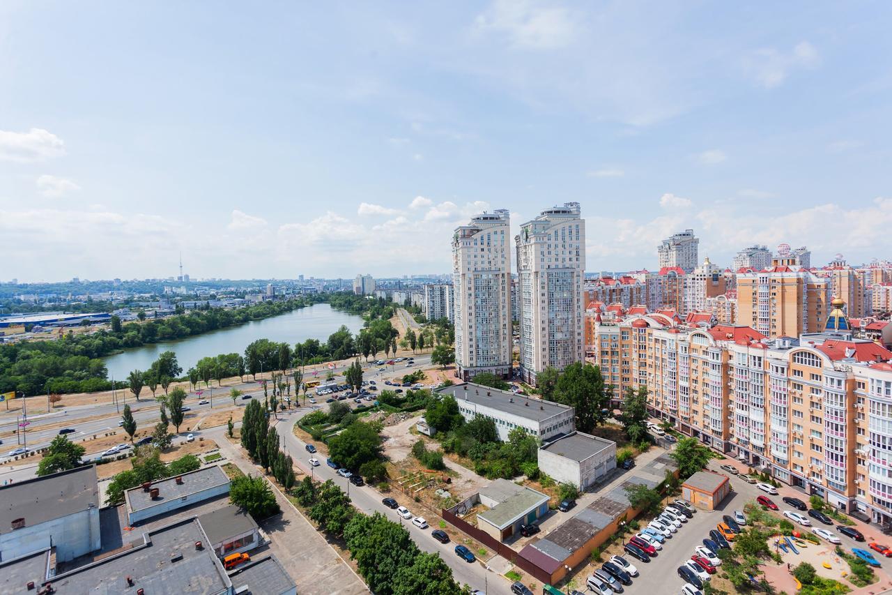 Apartment Stylish Views In The Parasol. Parus .obolonskaya Embankment