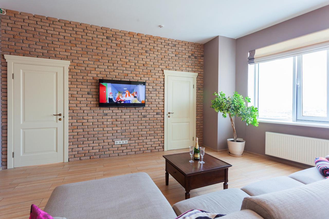 Stylish Views In The Parasol. Parus .obolonskaya Embankment Apartment Kyiv