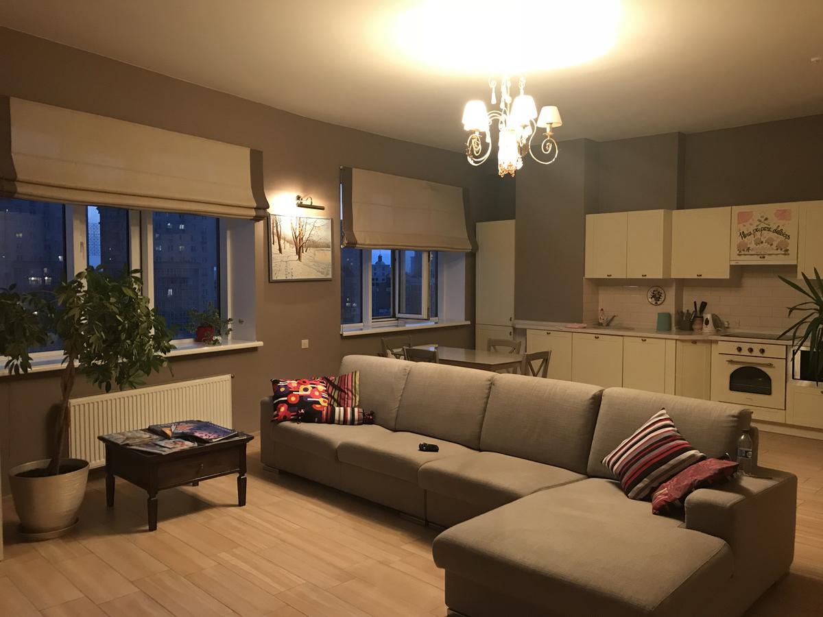Stylish Views In The Parasol. Parus .obolonskaya Embankment Apartment Kyiv