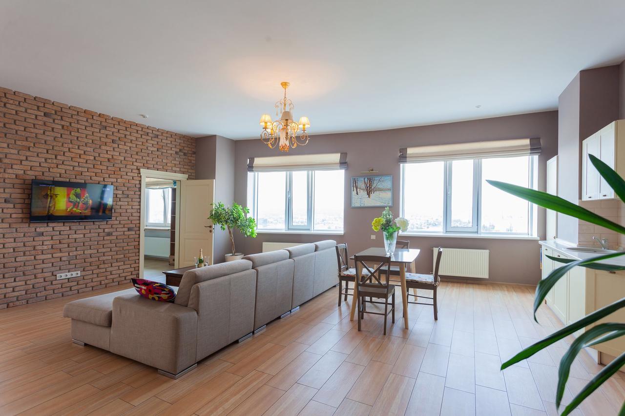Stylish Views In The Parasol. Parus .obolonskaya Embankment Apartment Kyiv